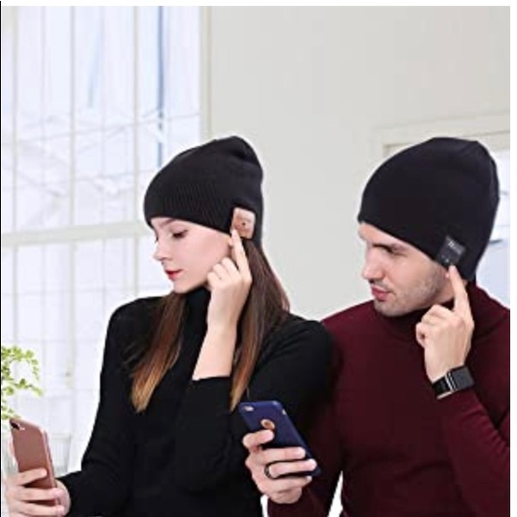 NWT Beanie aka Toque with Bluetooth Headphones! - Picture 2 of 14